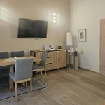 Alpenlandhaus Menardi 公寓式酒店 蒂罗尔-泽费尔德