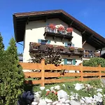 Alpenlandhaus Menardi 公寓式酒店