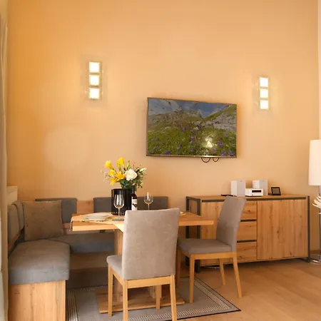 Alpenlandhaus Menardi 4* Зеефельд в Тироле