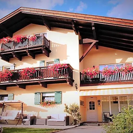 Alpenlandhaus Menardi Апарт-отель