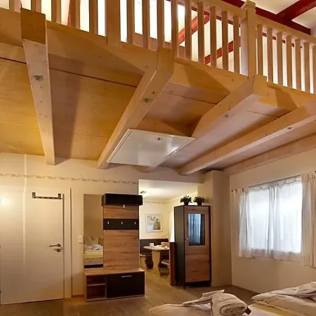 Alpenlandhaus Menardi Apart-hotel