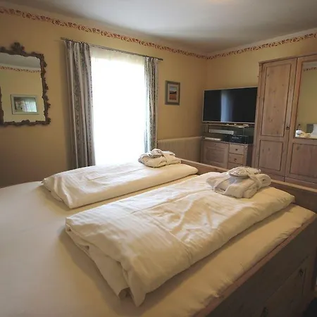 Alpenlandhaus Menardi Lägenhetshotell 4*