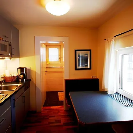 Alpenlandhaus Menardi Lägenhetshotell 4*