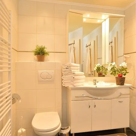 Alpenlandhaus Menardi Lägenhetshotell 4*