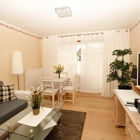 Aparthotel Alpenlandhaus Menardi 4*