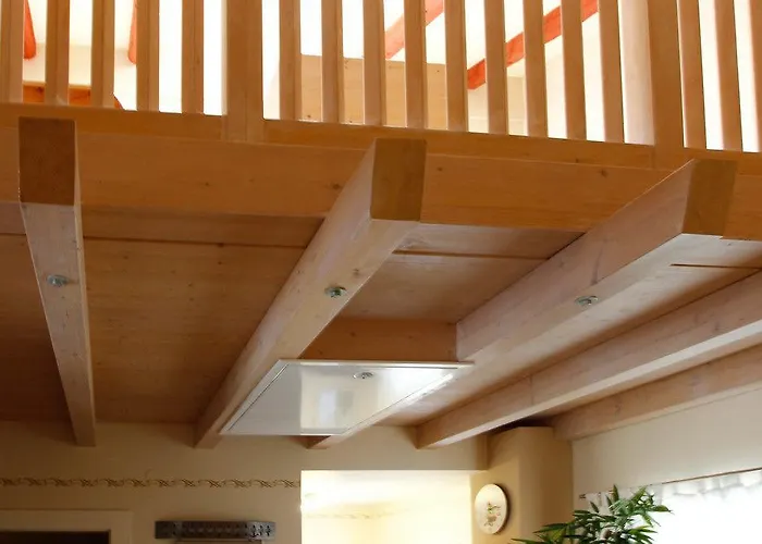 Alpenlandhaus Menardi アパートホテル