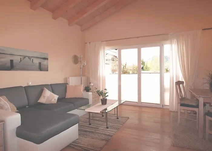 Alpenlandhaus Menardi Apartmanhotel Seefeld in Tirol