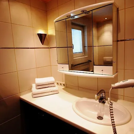 Alpenlandhaus Menardi Hotel apartamentowy Seefeld w Tirolu