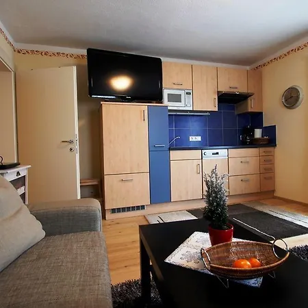 Alpenlandhaus Menardi מלון דירות 3*
