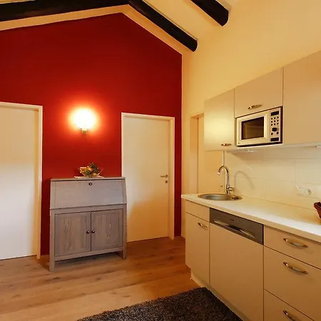 Alpenlandhaus Menardi מלון דירות 3*