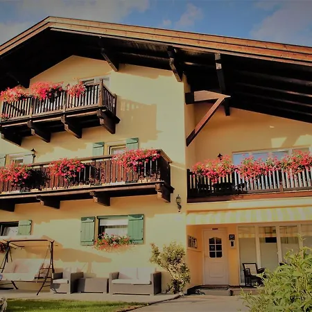 מלון דירות Alpenlandhaus Menardi