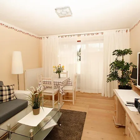 מלון דירות Alpenlandhaus Menardi 3*